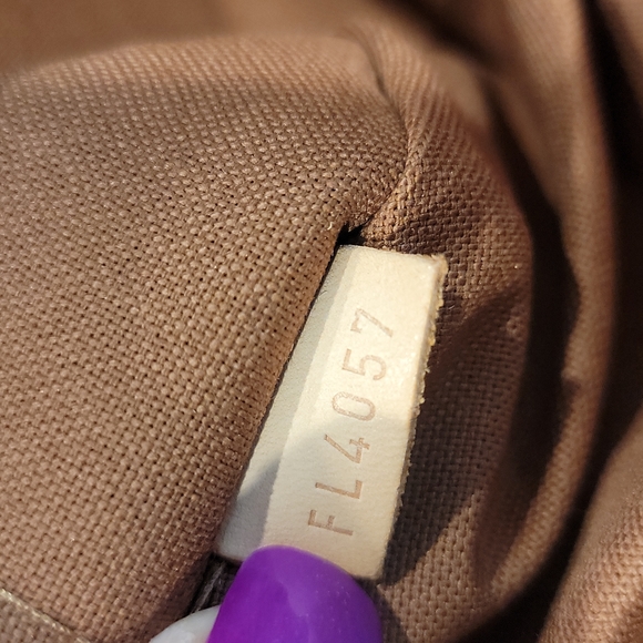 🎉SOLD🎉 💯% Authentic Louis Vuitton Lockit Horizontal bag - Picture 11 of 11